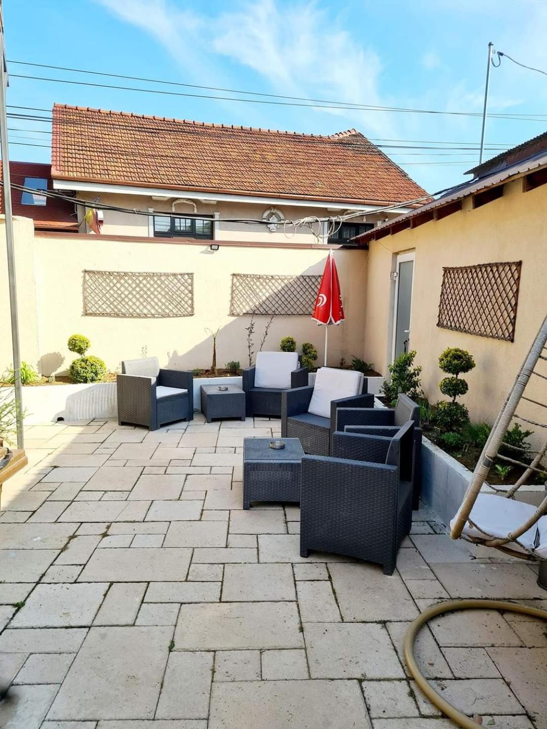 Laci Lak Modern Apartment Oradea Exterior foto